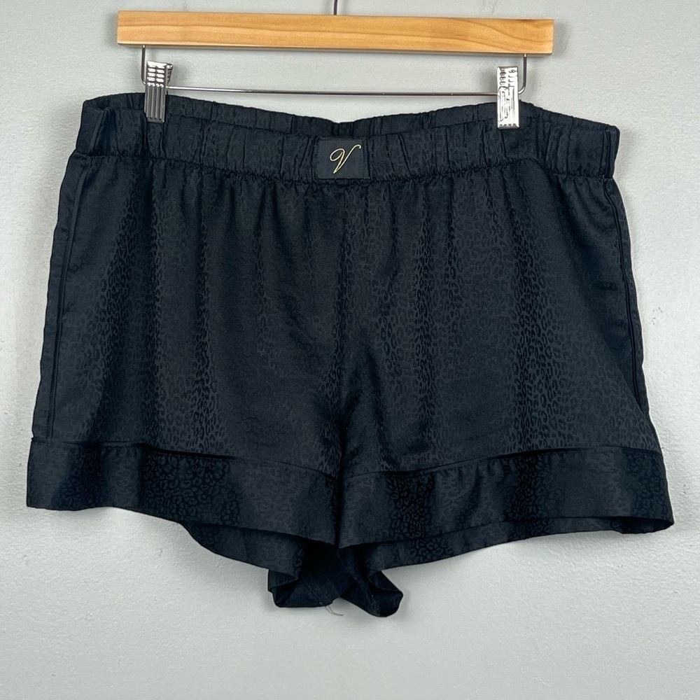 Victoria’s Secret black jacquard leopard boxer style sleep pajama shorts, XL.